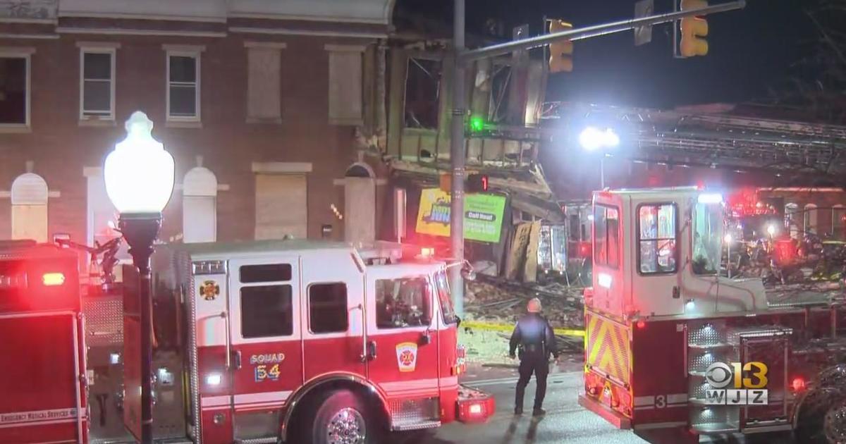 Man dead, several injured after cars crash into East Baltimore building ...