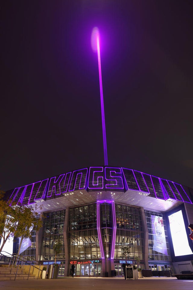 shannon-vega-viral-sacramento-kings-stadium-beam