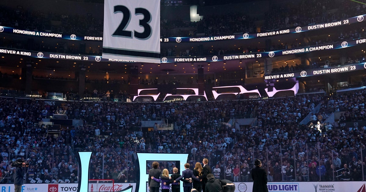 Dustin Brown has No. 23 retired, statue unveiled by Kings - CBS Los Angeles