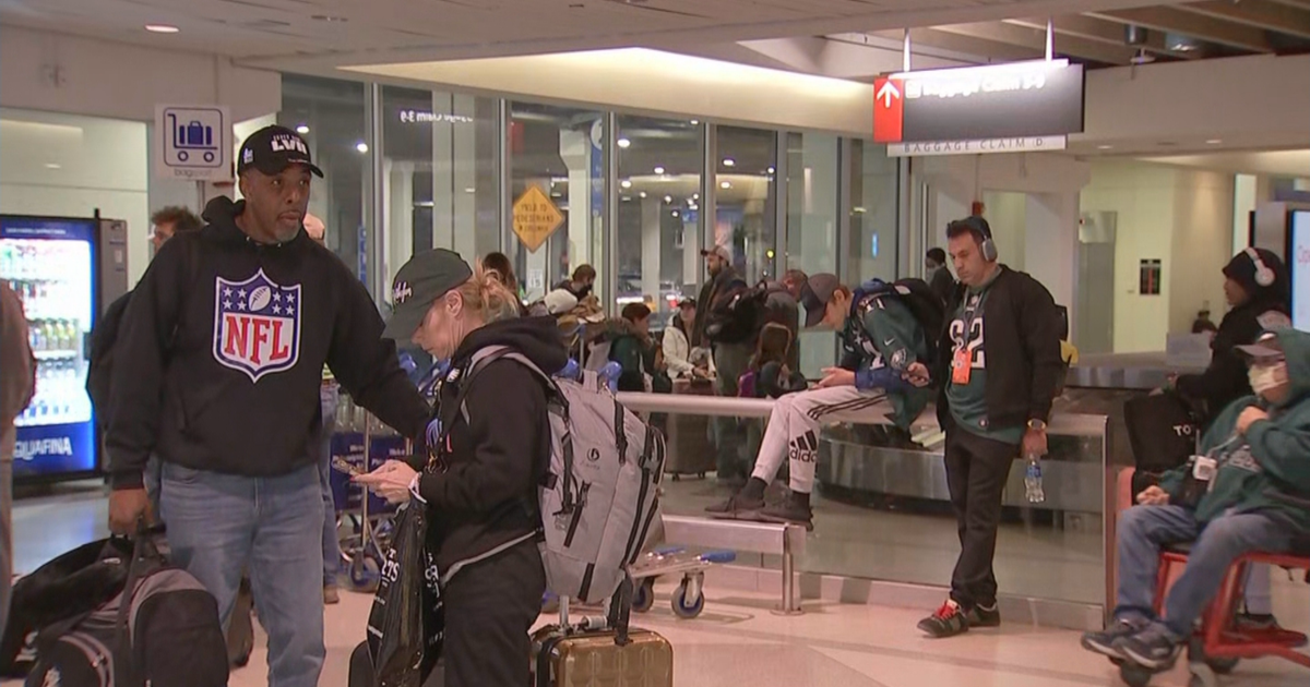 Eagles fans arriving in Philadelphia after Super Bowl loss - CBS ...