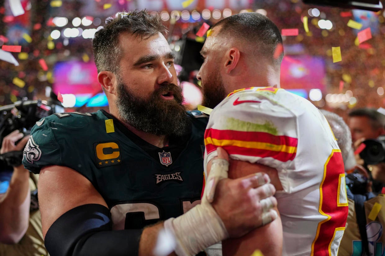 Donna Kelce consoled son Jason, who plays for the Eagles, after his ...