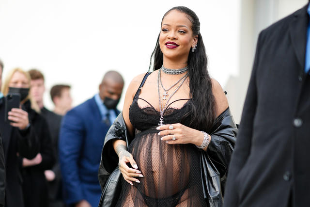 Rihanna Soars In Super Bowl Halftime Show; Reveals New Baby Bump – Review –  Deadline