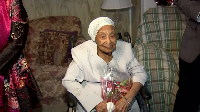 Susie Lewis, Cook County's oldest voter 