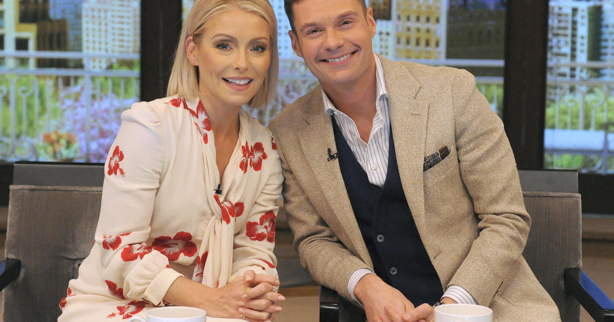 Ryan Seacrest last day: 'Live' team, Kelly Ripa bid farewell to Ryan after  six years as co-host; Mark Consuelos joins Monday - ABC7 Chicago