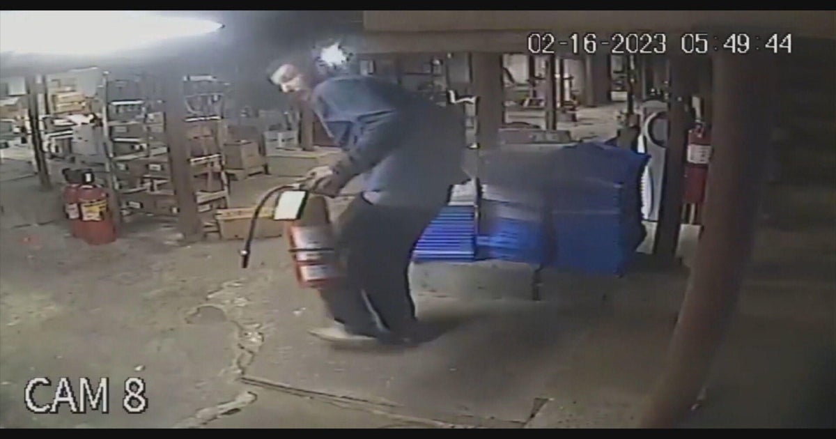 Security cameras capture man breaking into Billerica restaurant - CBS ...