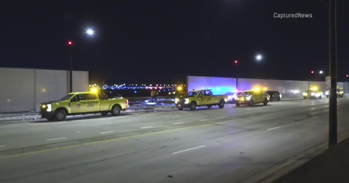 Driver crashes into fence at Midway Airport; no injuries reported - CBS