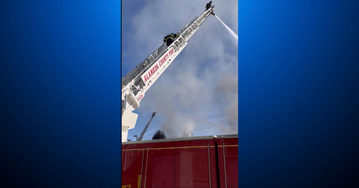 Crews battle 2-alarm fire at commercial structure in San Leandro