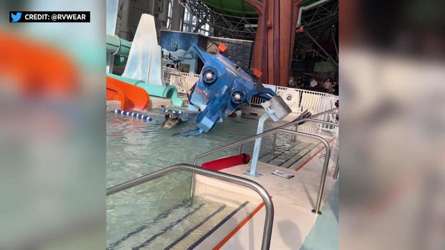 decorative-helicopter-falls-into-pool-at-american-dream-mall.jpg 