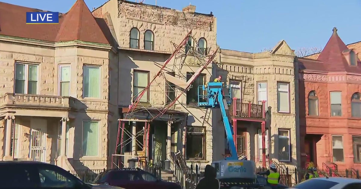 Workers injured after scaffolding collapse in Chicago - CBS Chicago
