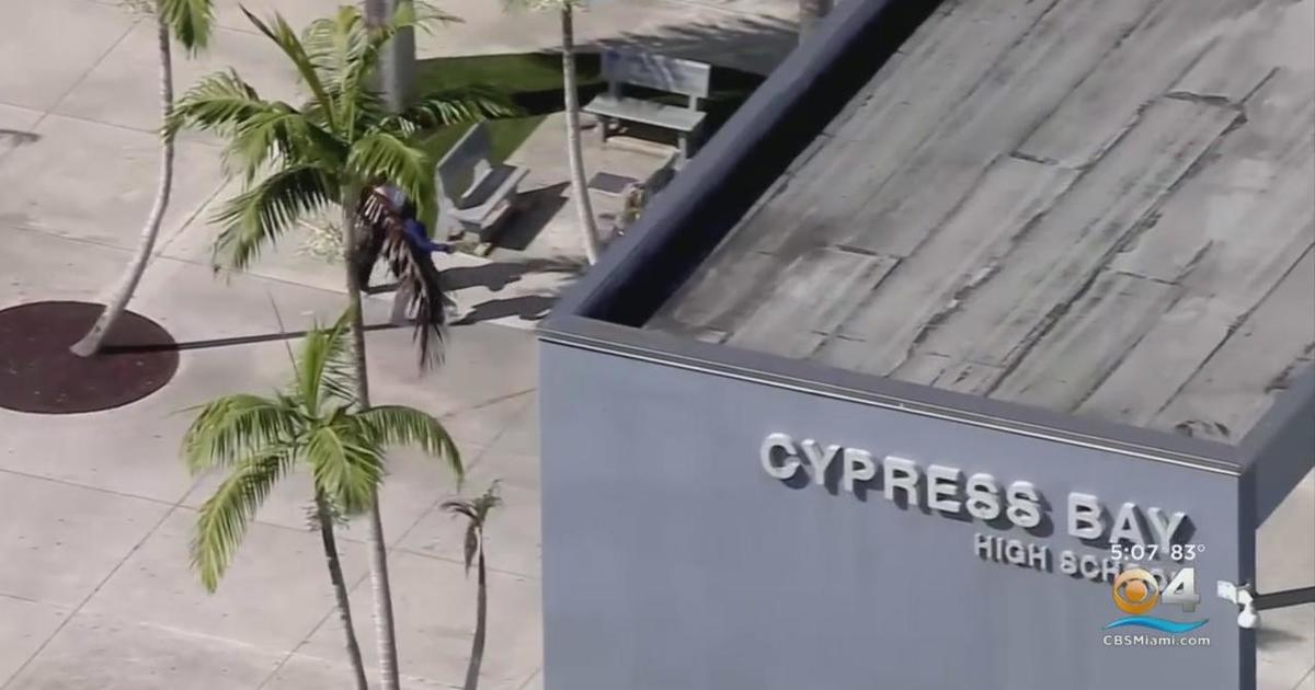 Suspicious Item Prompts Lockdown At Cypress Bay High School In Weston Cbs Miami 