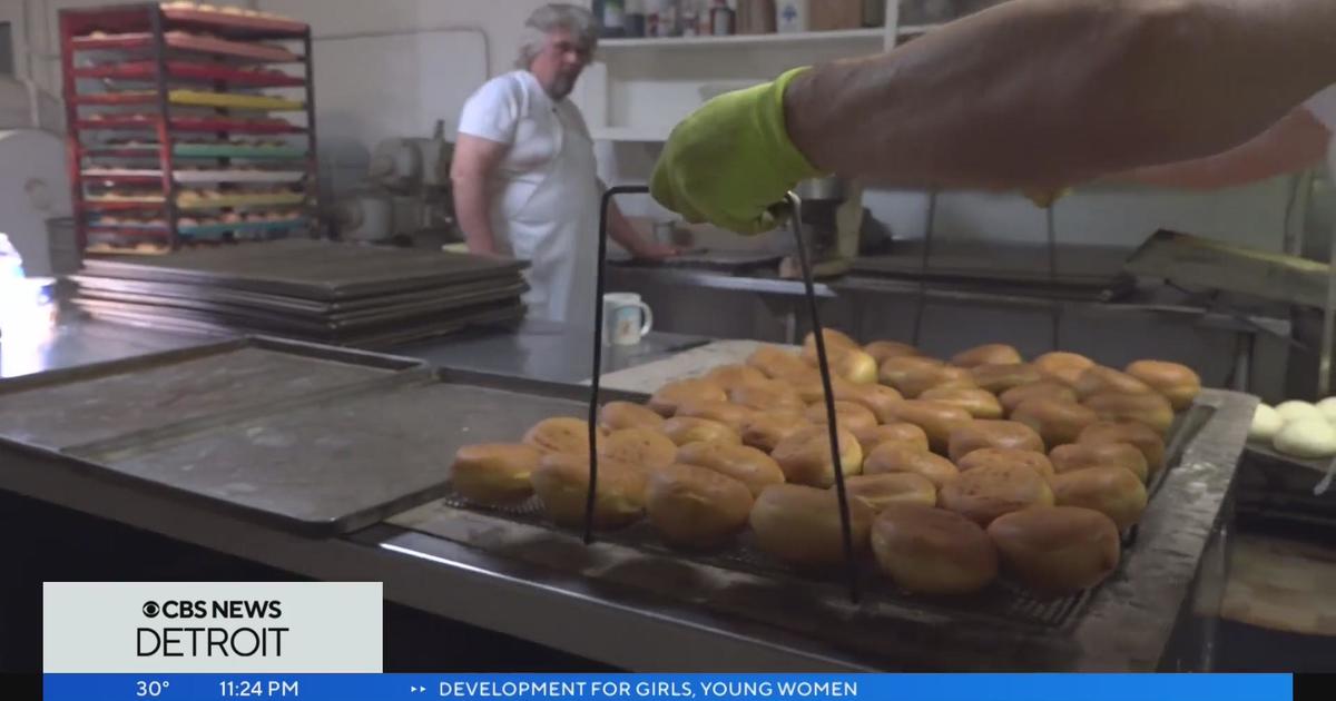 Detroit bakery prepares for Paczki Day CBS Detroit