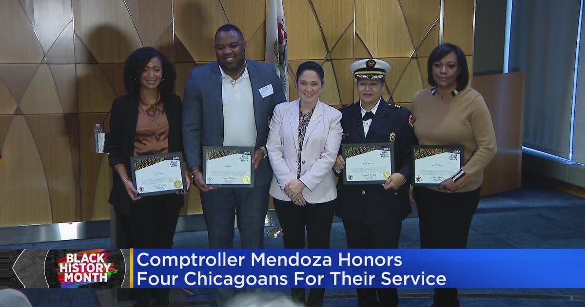 Comptroller Mendoza Honors 4 Chicagoans For Their Service - CBS Chicago