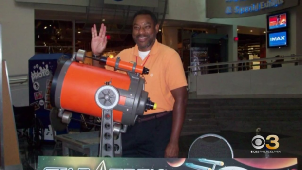 franklin-institute-astronomer-derrick-pitts-in-the-franklin-institute.png 