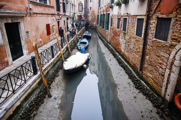 Dry Canals For Low Tide In Venice 