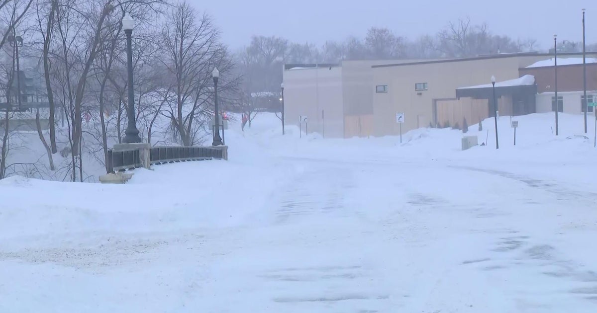 Crews work to clear snow in Hutchinson CBS Minnesota
