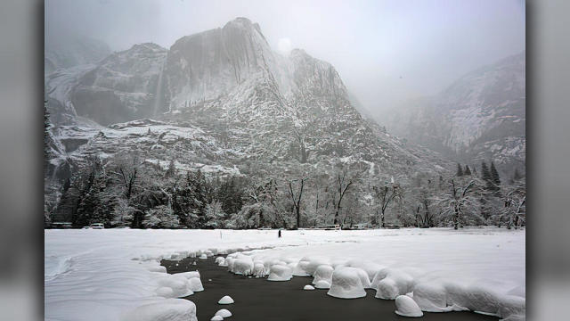 Snow in Yosemite 