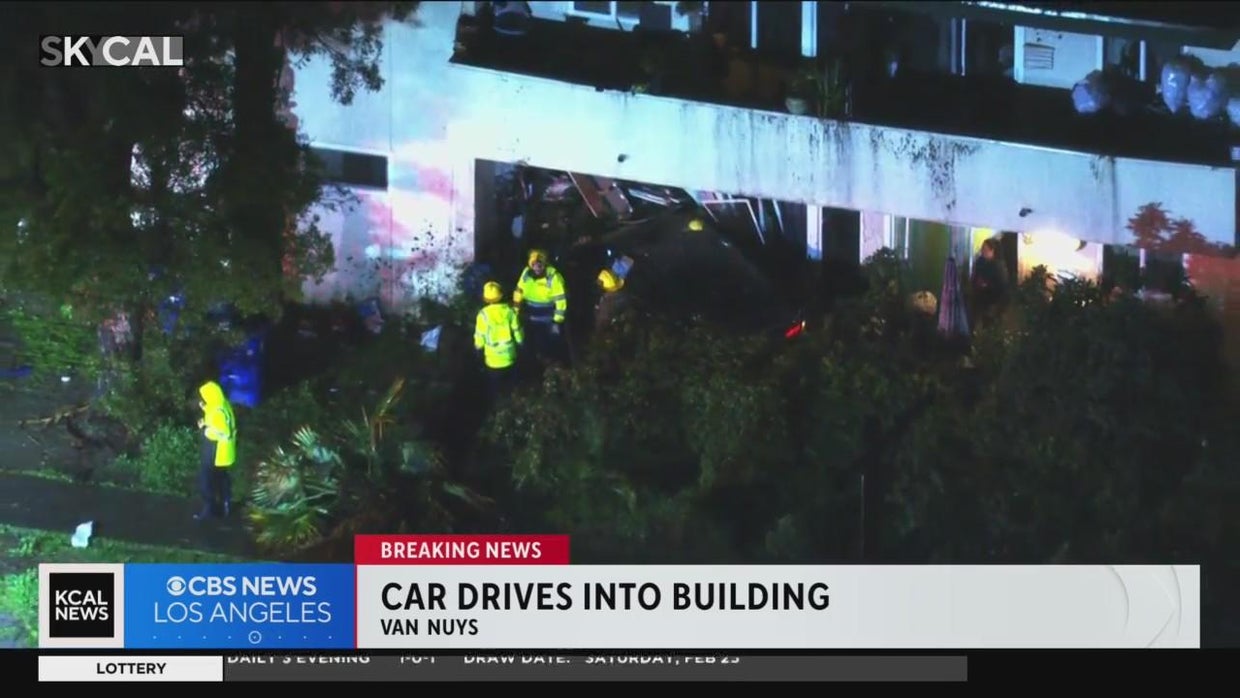 Driver injured when vehicle crashes into Van Nuys apartment building ...