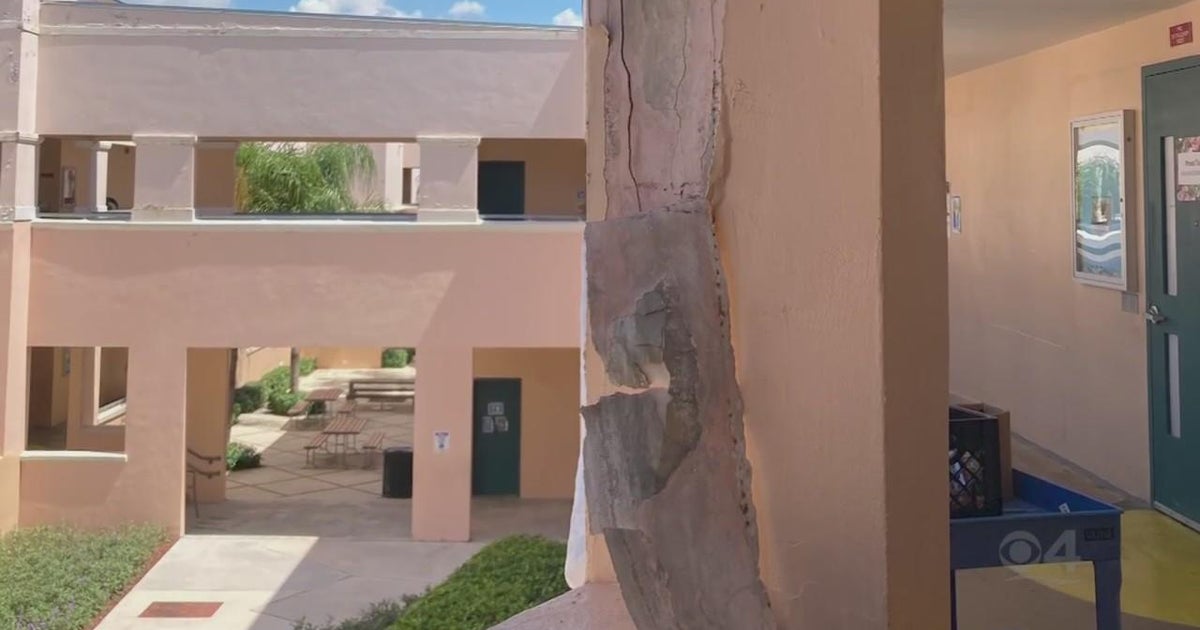 Going through South Florida: Crumbling School rooms