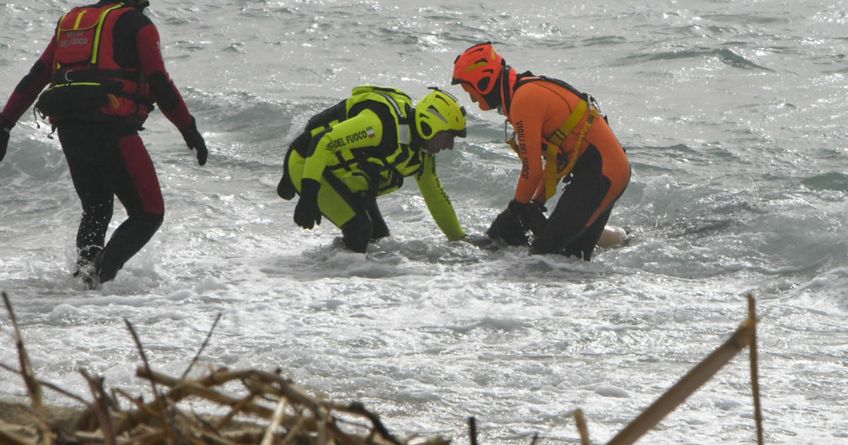 Dozens dead after migrant boat breaks apart