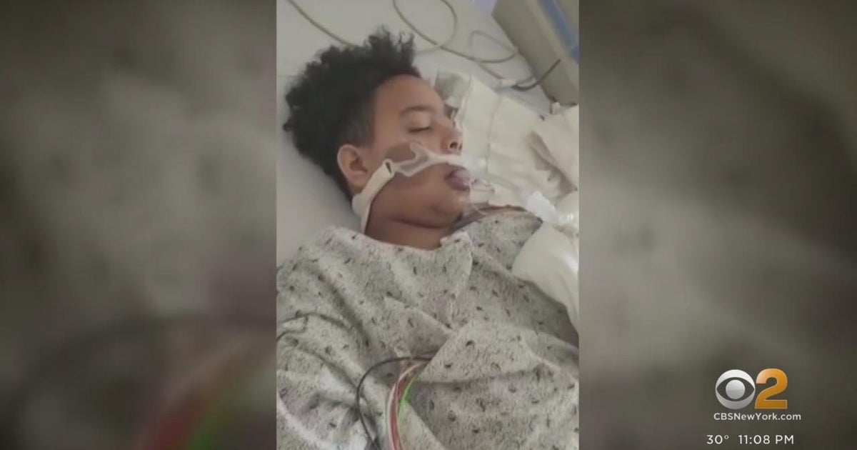 11-year-old stabbed after school out of ICU - CBS New York