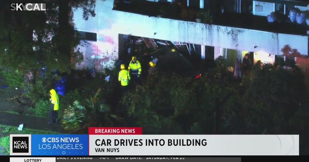 Driver injured when vehicle crashes into Van Nuys apartment building