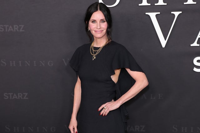 Actor Courteney Cox honored with star on Walk of Fame - CBS Los Angeles