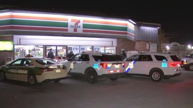 armed-robbery-at-south-philadelphia-711-police.jpg 