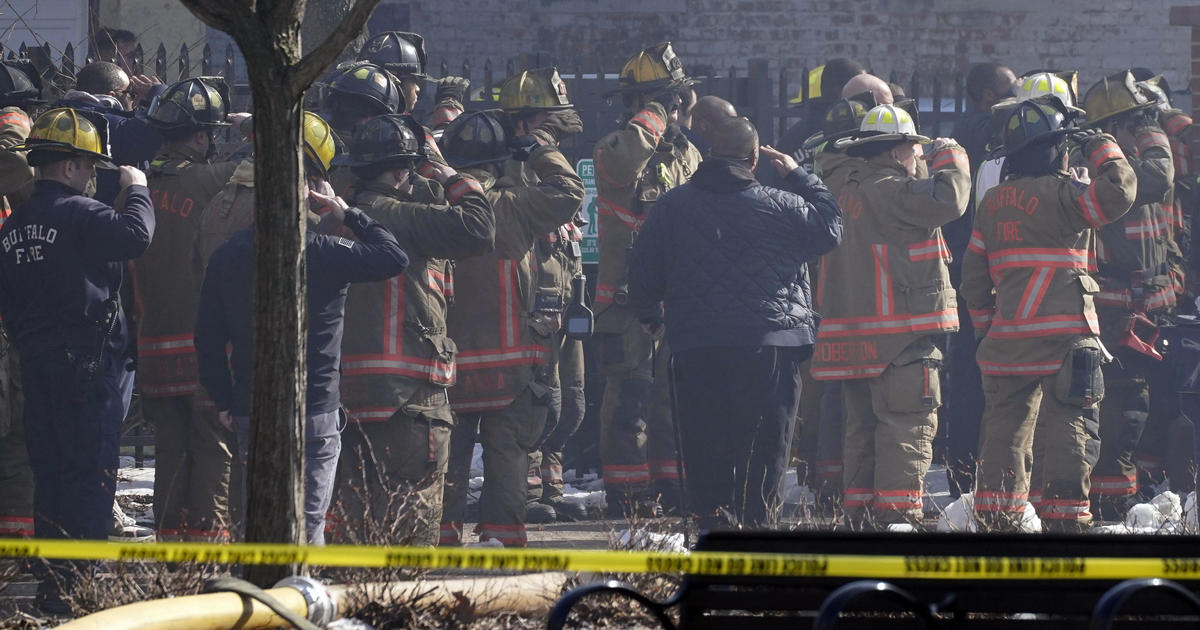Firefighter dies battling blaze in downtown Buffalo, mayor says