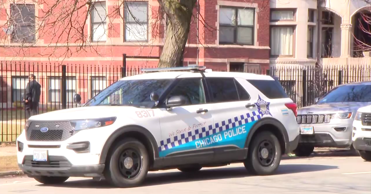 Girl, 17, shot in head inside Bronzeville residence - CBS Chicago