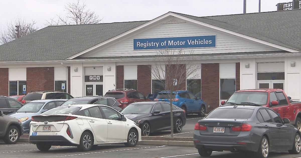 RMV warns of text scam threatening Massachusetts drivers