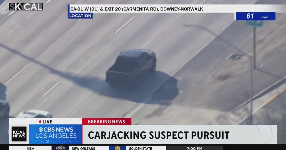 Pursuit suspect weaves through traffic on 91 Freeway - CBS Los Angeles