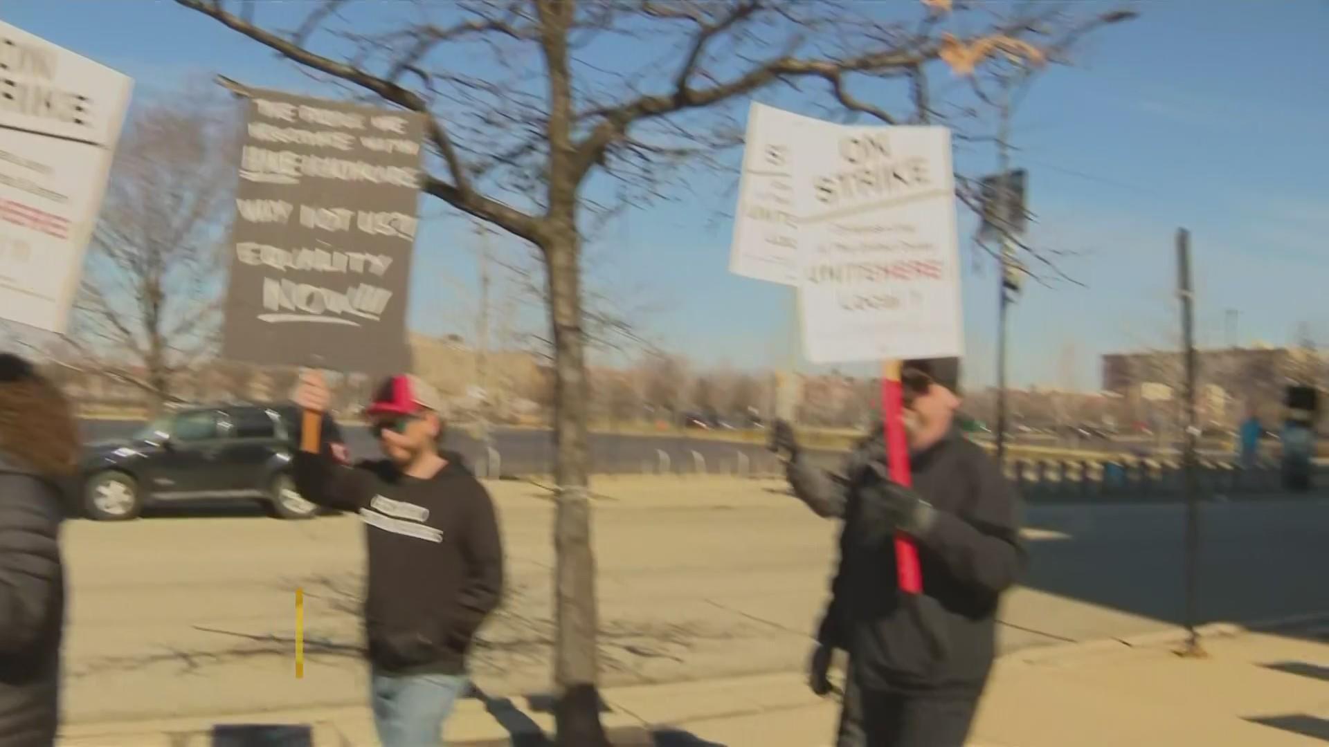 Cubs concession workers protest after 2 years without new contract - CBS  Chicago