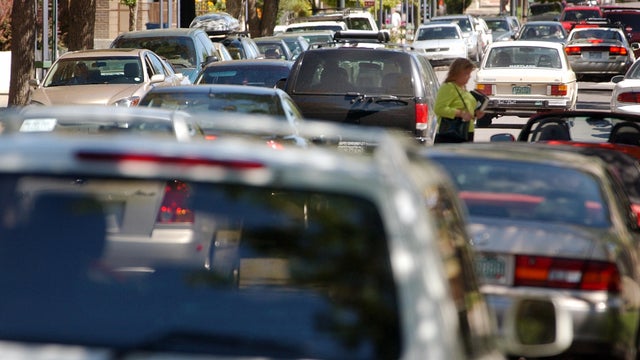 DENVER, COLORADO (9-23-03) Heavy traffic moved up and down East Third Ave. in the Cherry Creek North shopping neighborhood Tuesday afternoon. Parking is free along the street but limited to two hours. Denver Post photo by Karl Gehring. 