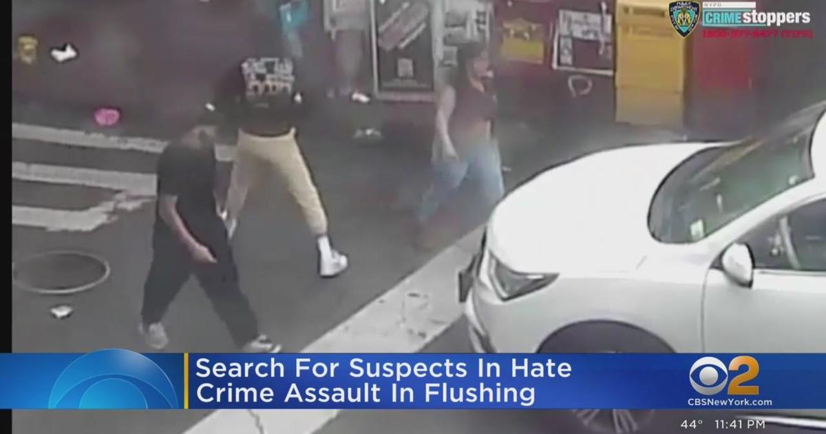 Search on for suspects in hate crime assault in Flushing, Queens - CBS ...