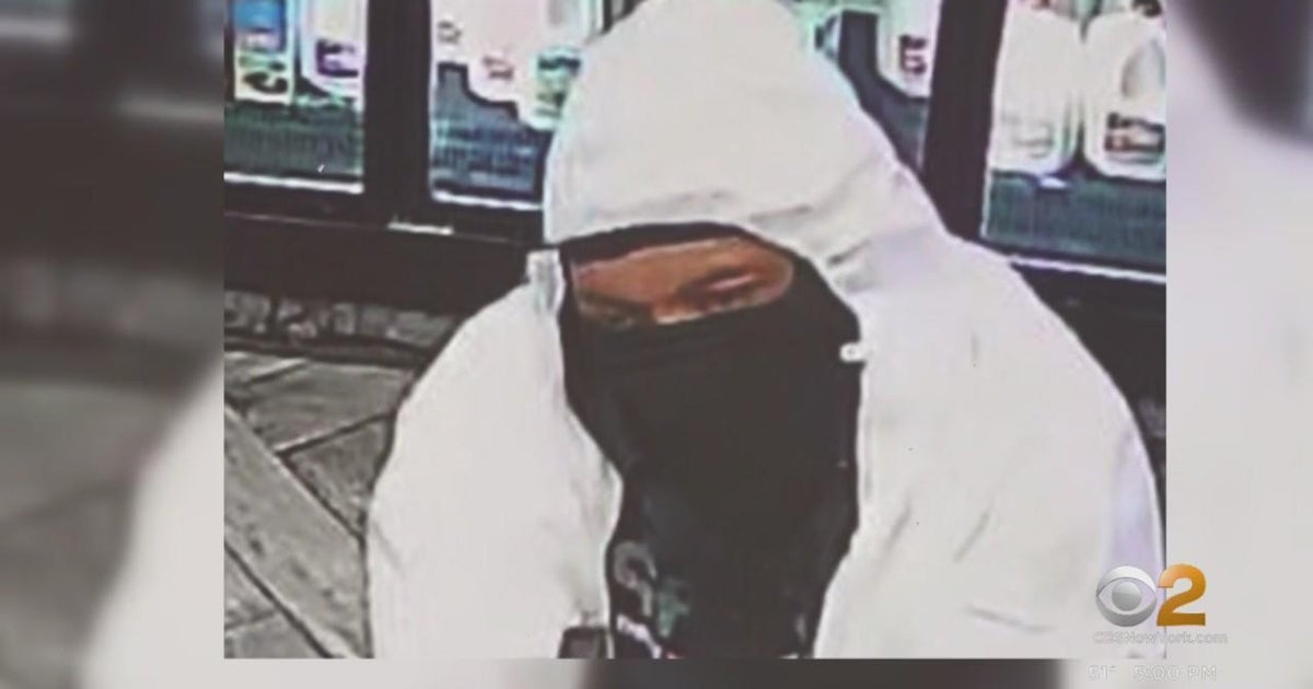 Manhunt for suspect in deadly bodega robbery - CBS New York