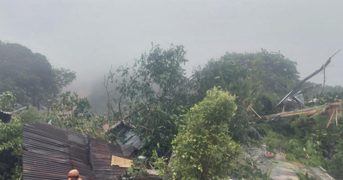 Най-малко 10 загинали, 10 изчезнали при внезапни наводнения и свлачище удариха остров Суматра в Индонезия