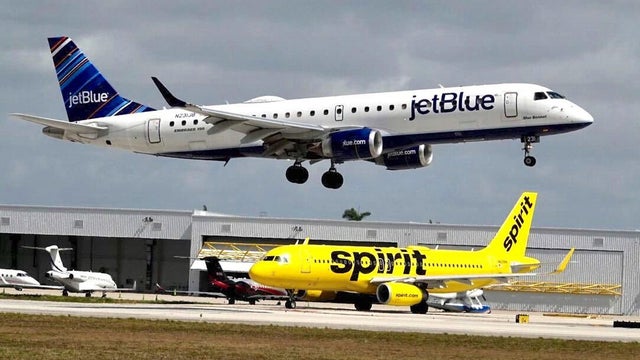 JetBlue and Spirit planes 