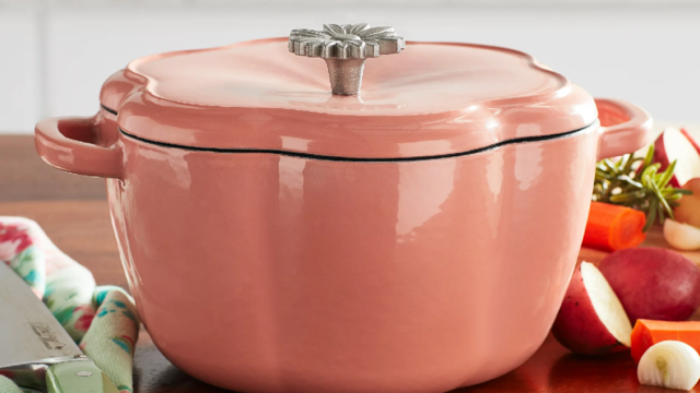 pioneer-woman-cast-iron-dutch-oven-header.png 