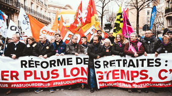 Huge strikes and protests over French pension reform bill 