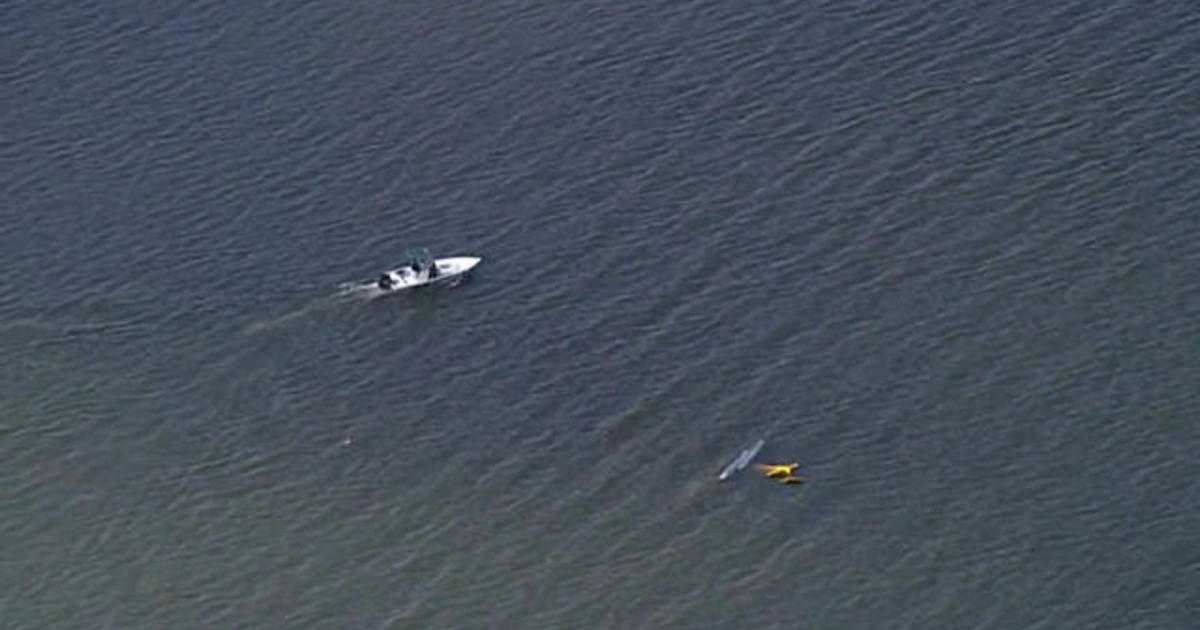 4 dead after planes collide in midair over lake in central Florida