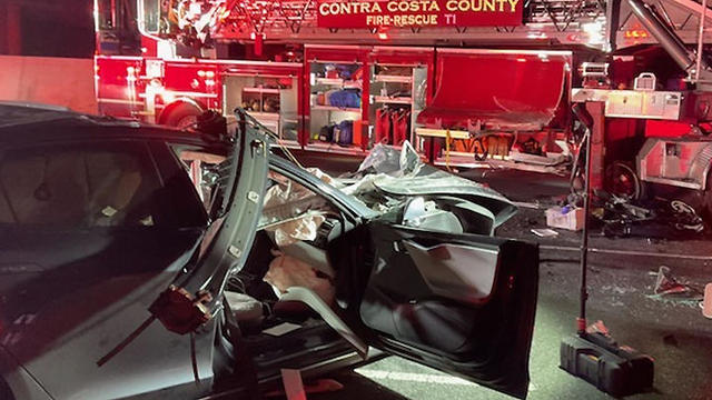 tesla-firetruck-crash-confire-photo.jpg 