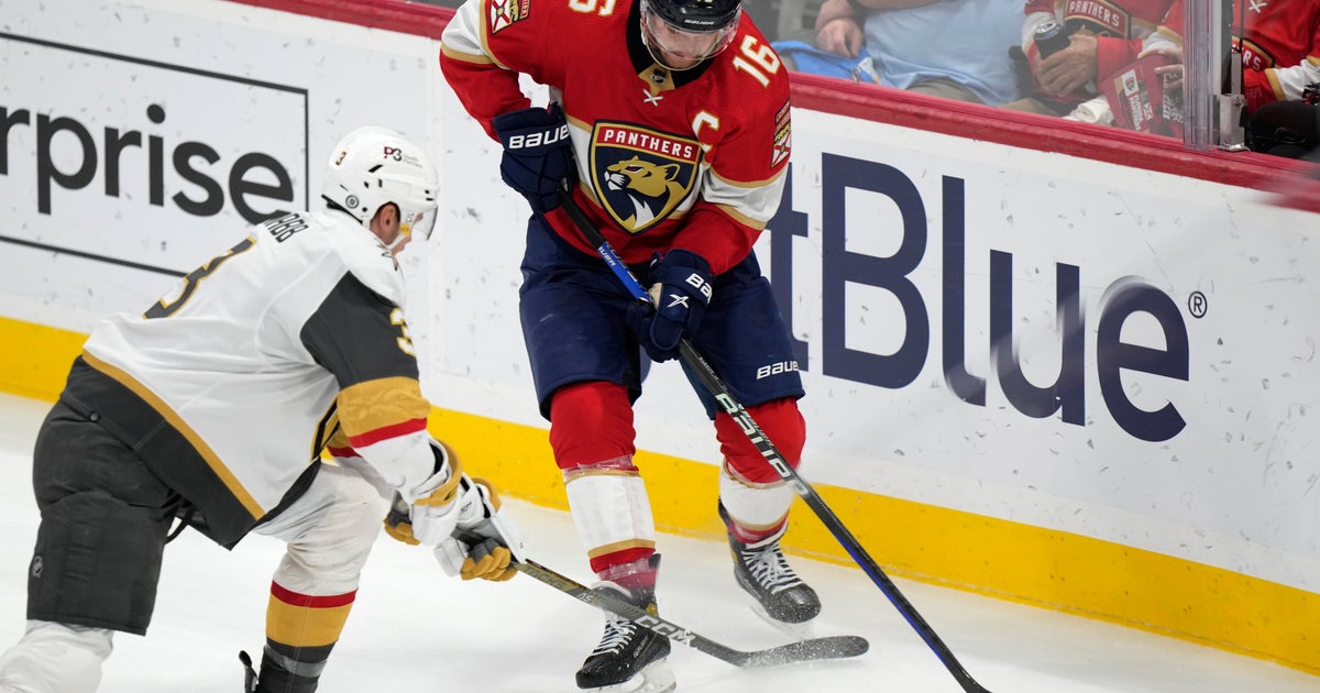 Panthers defeat Golden Knights 2-1