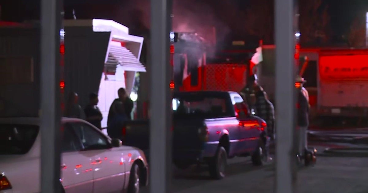 Mobile home in South Sacramento catches fire