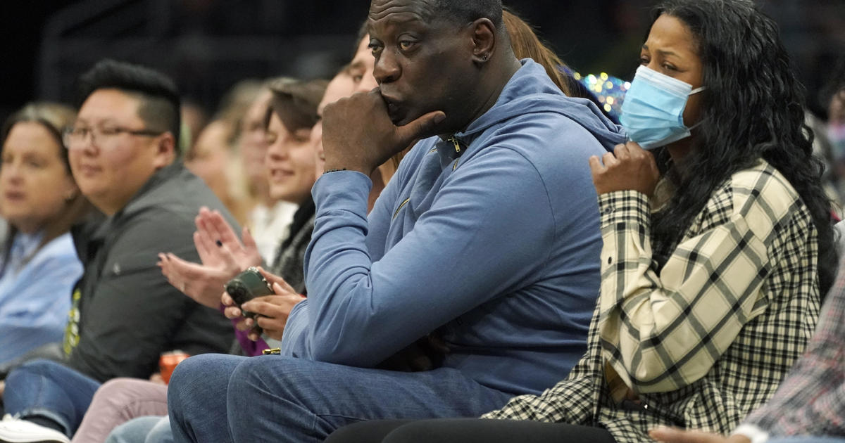 Retired NBA star Shawn Kemp held after drive-by shooting
