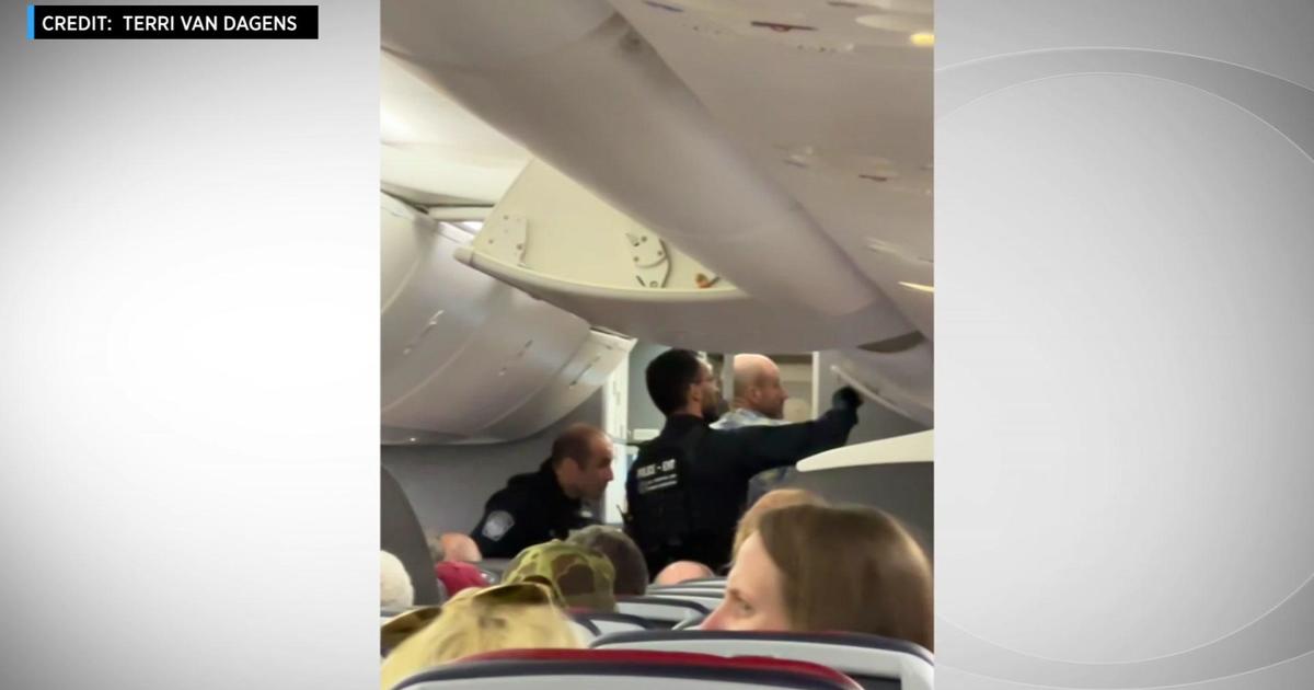 Passenger on flight to Miami accused for trying to rush pilot’s cabin