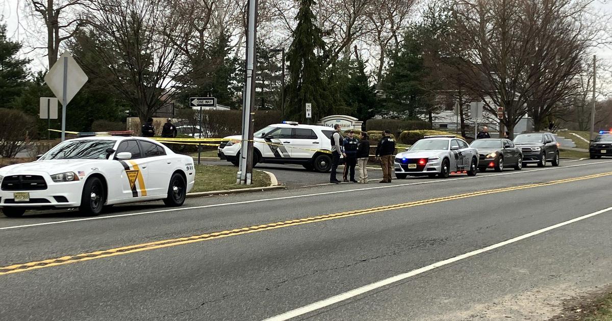 Police officer shot, suspect dead in Deptford Township, N.J. CBS Philadelphia