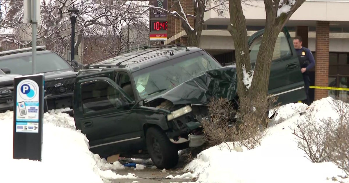 Police chase ends in crash in MarcyHolmes neighborhood of Minneapolis