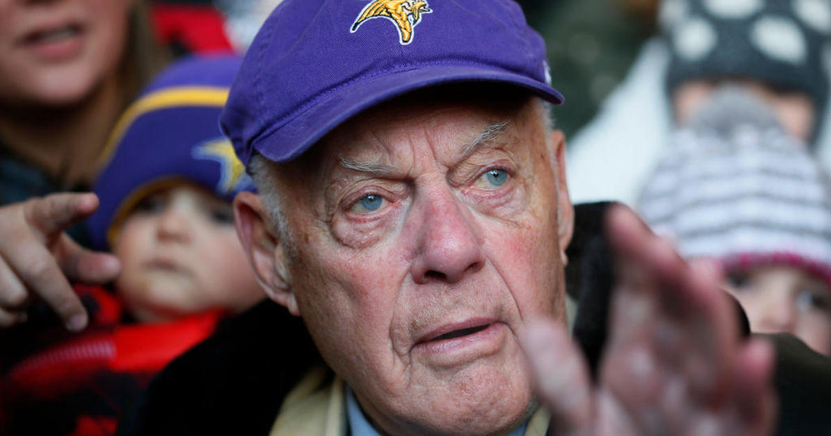 Legendary Vikings head coach Bud Grant dies at 95 - CBS Minnesota