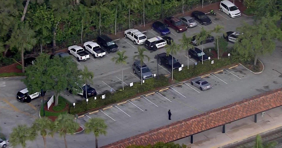 Hollywood law enforcement investigating immediately after 2 stabbed at Hollywood Tri-Rail station
