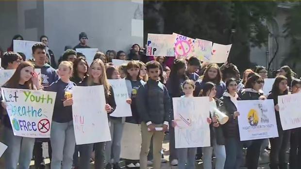 Hundreds of teenagers rally to raise awareness on tobacco-related disparities 